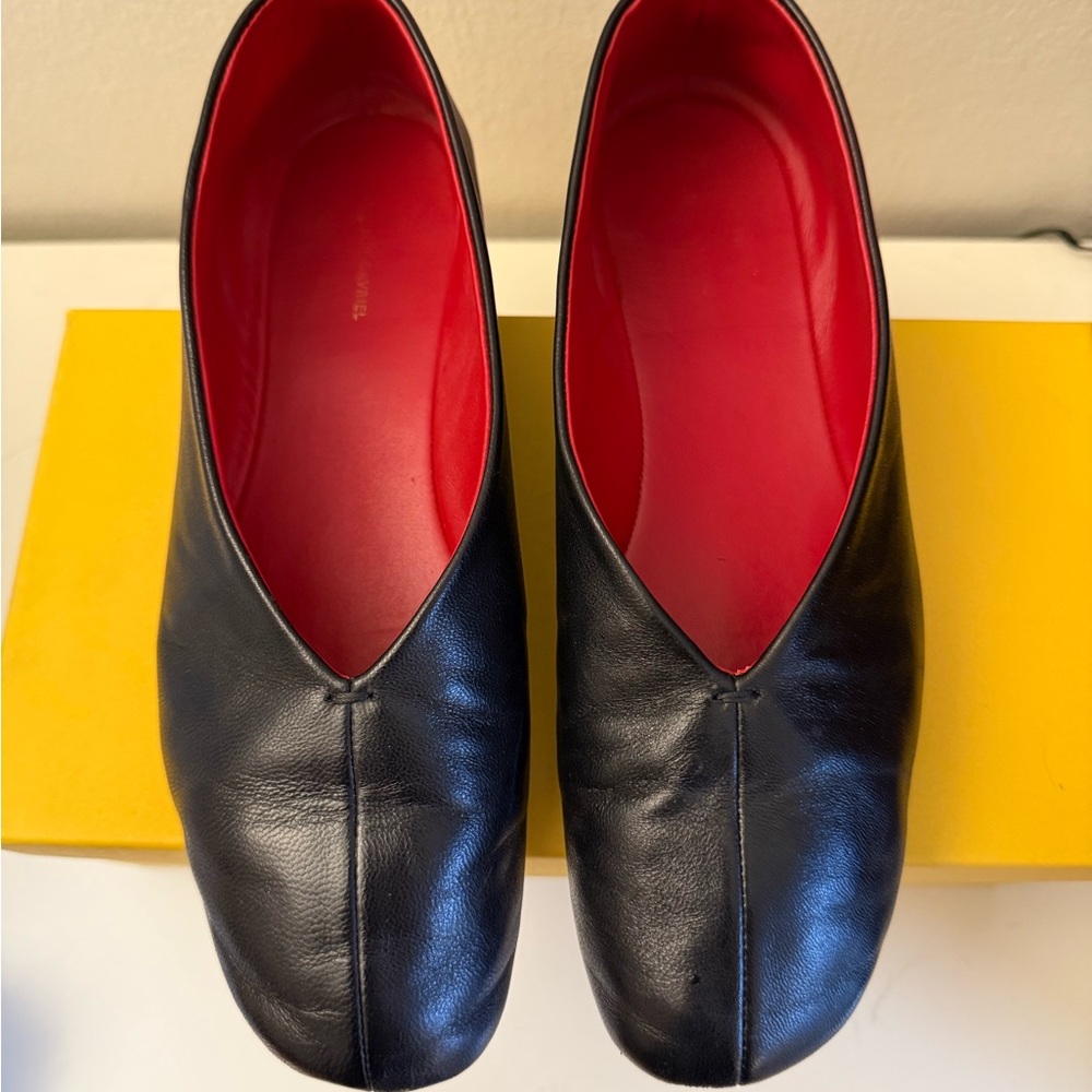 Mansur Gavriel Glove flat Black Leather with Red Interior